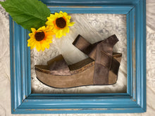 Load image into Gallery viewer, Walk the Pierre
