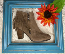 Load image into Gallery viewer, Walk with Elle
