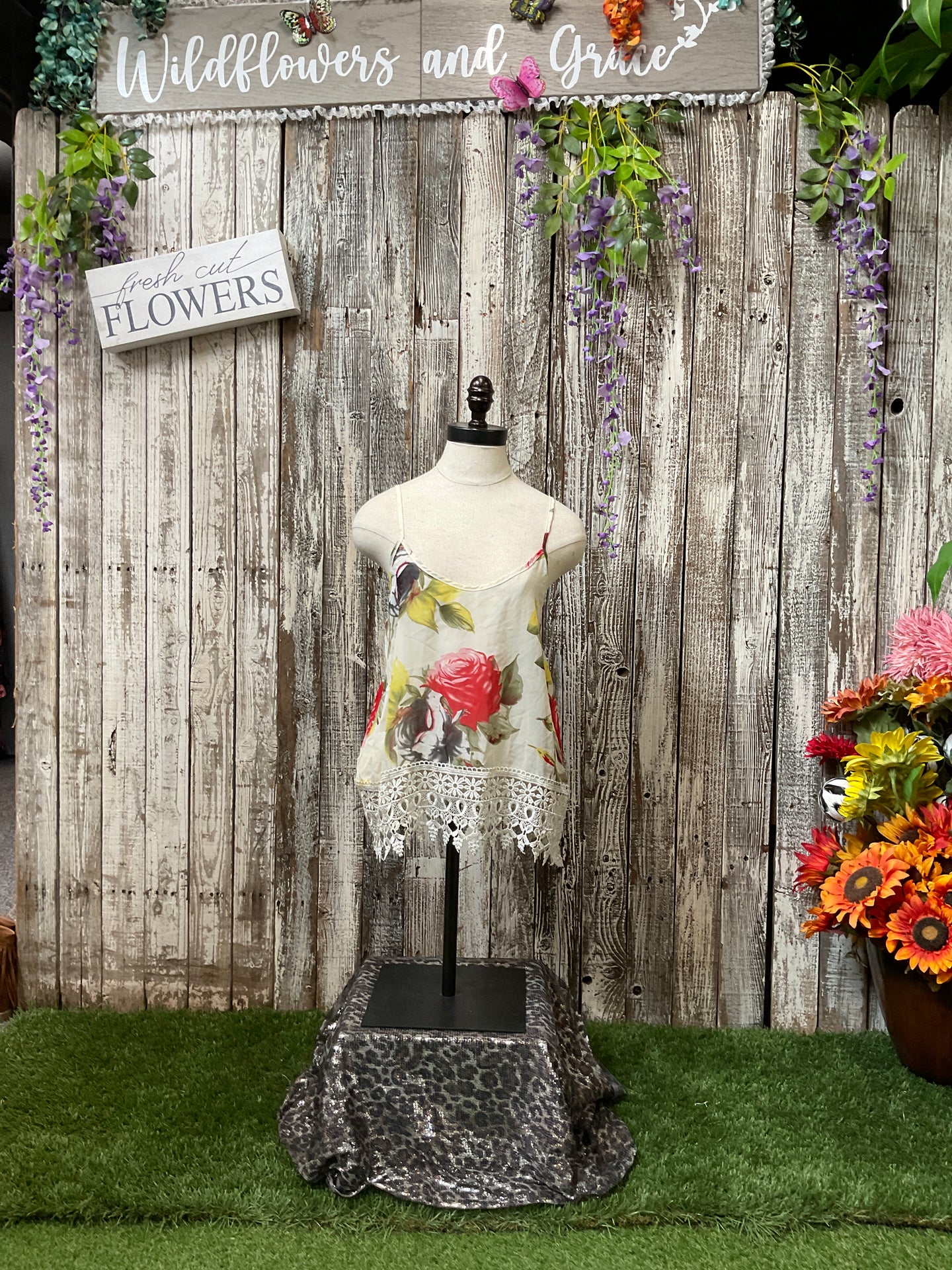 Boho Floral Lace Hem Crop Tank Top