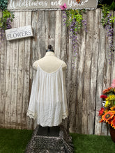 Load image into Gallery viewer, Open Sleeved Boho Top
