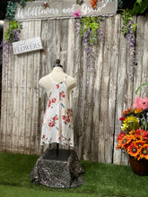 Load image into Gallery viewer, Crème Floral Tunic Tank
