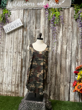 Load image into Gallery viewer, Camo Tank
