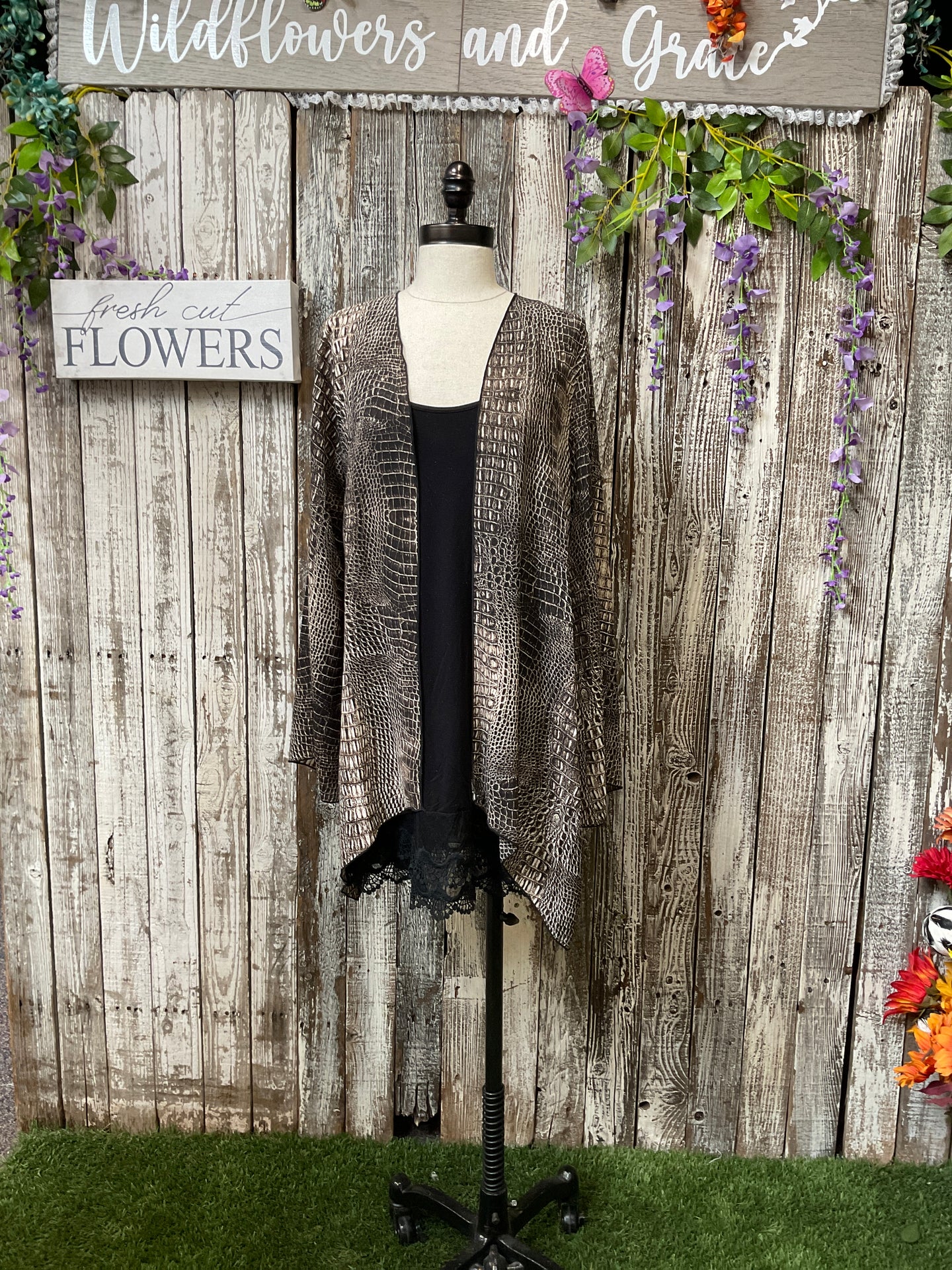 Lucky Alligator Short Kimono